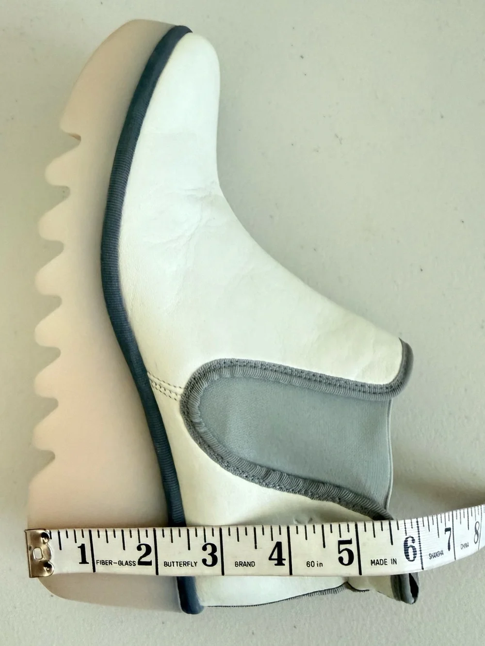 Fly London Byne Chelsea Boots in white leather Size EU 38 US 7.5/8